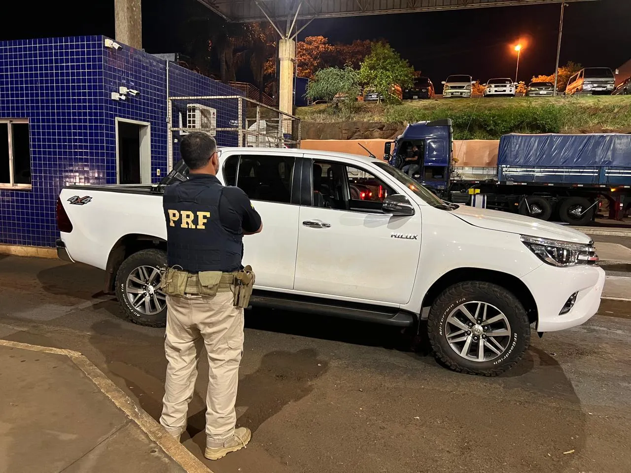 PRF recupera veículo roubado em fiscalização na BR-277