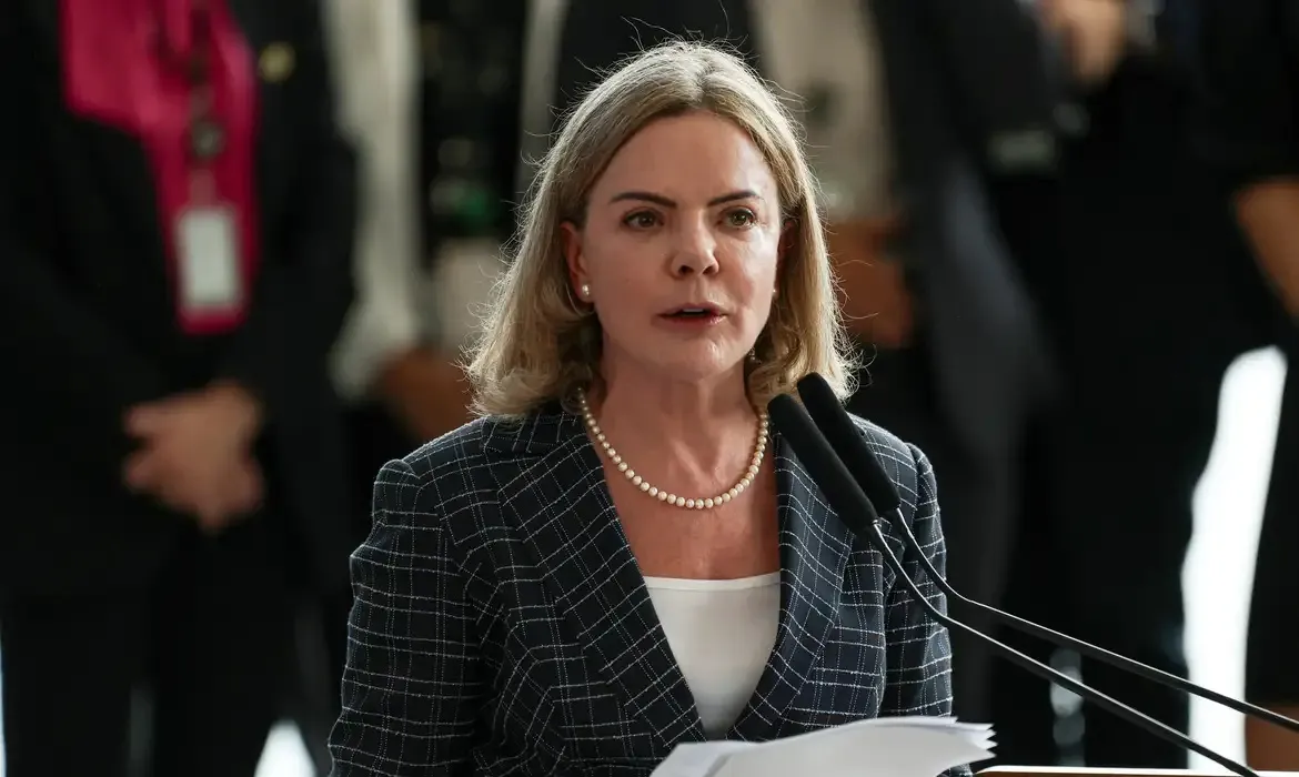 Gleisi Hoffmann tem agenda de reuniões com líderes do Congresso