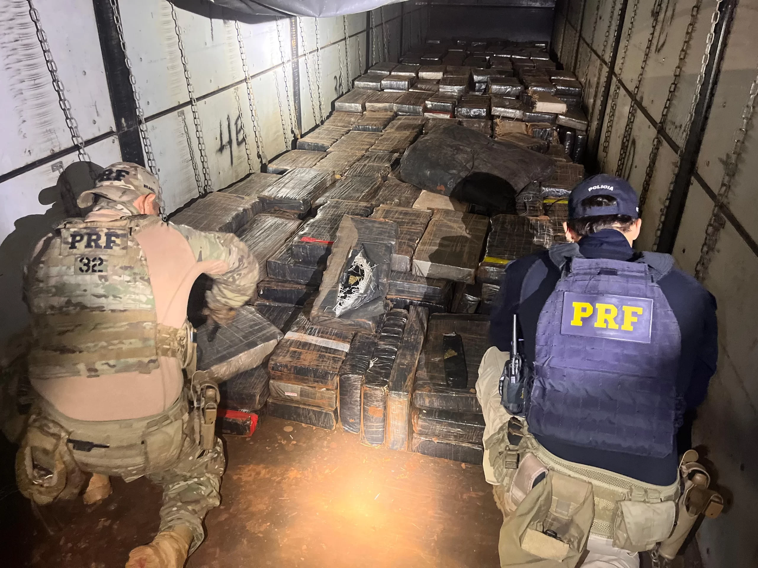 PRF apreende carreta com mais de 5 toneladas de maconha