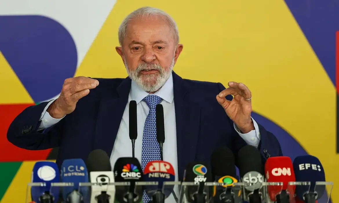 Em pesquisa, 55% desaprovam governo Lula