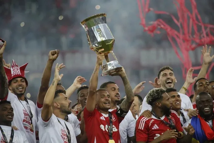 Internacional volta a ser campeão gaúcho após 9 anos