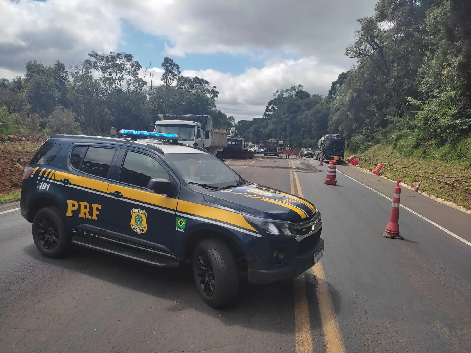 Obras de reparação asfáltica na BR-277 em Guarapuava