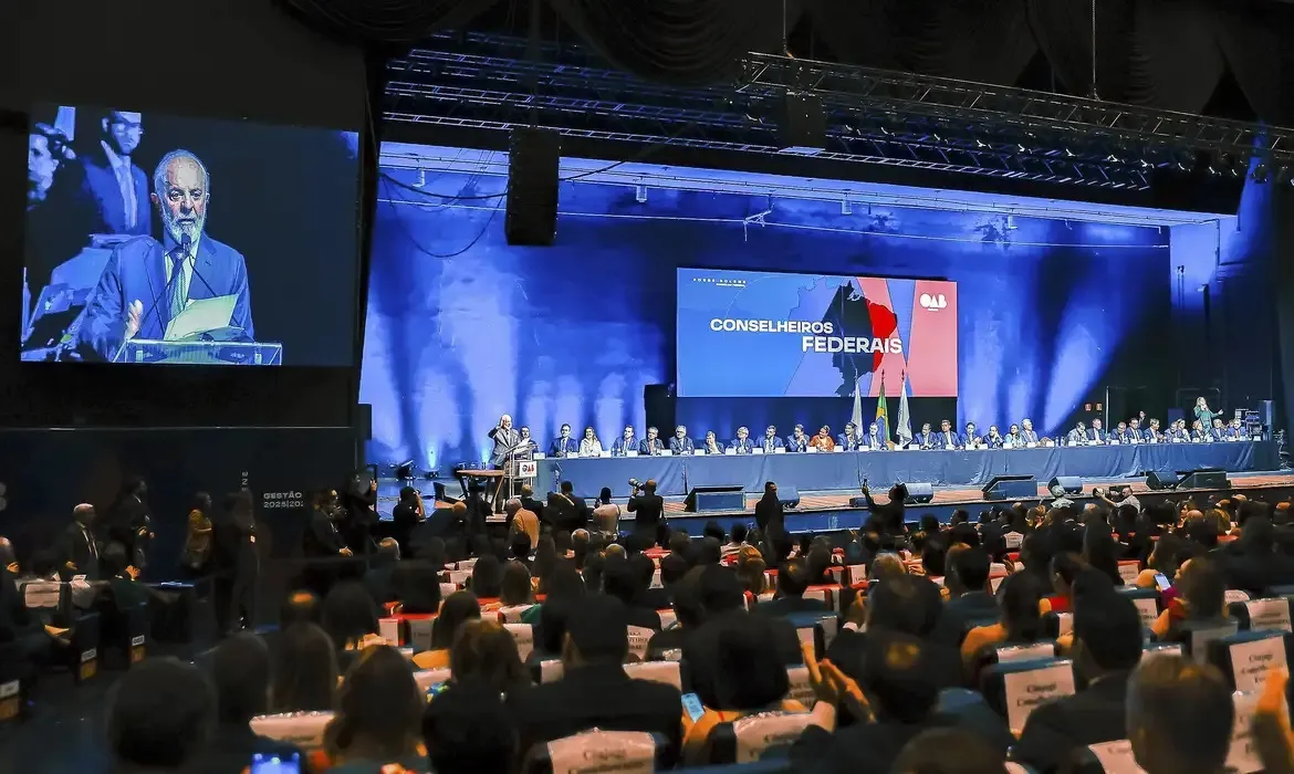 Na OAB, Lula defende combate às “oligarquias digitais” com regulação