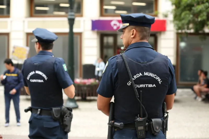 Moradores de Curitiba convivem com insegurança e poder público busca soluções