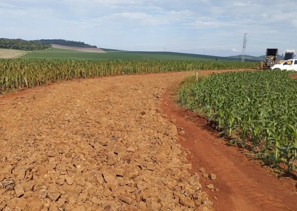 Santa Tereza investe em melhorias das estradas rurais