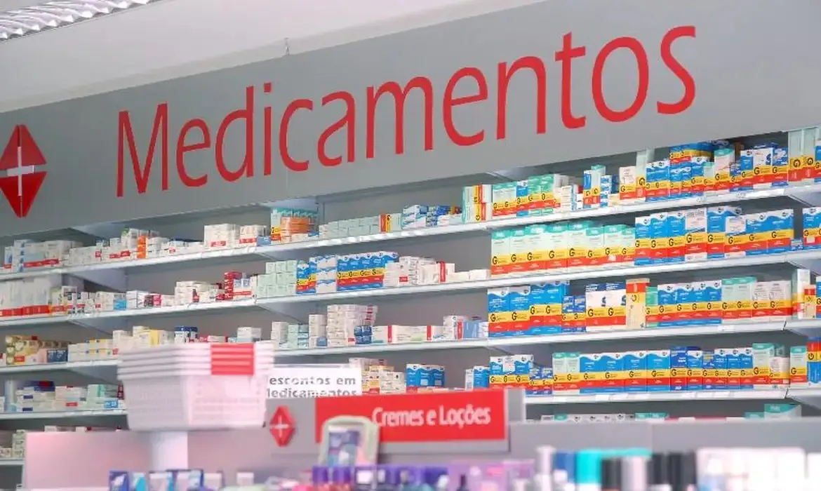 Entidades médicas contestam prescrição de medicamentos por farmacêuticos