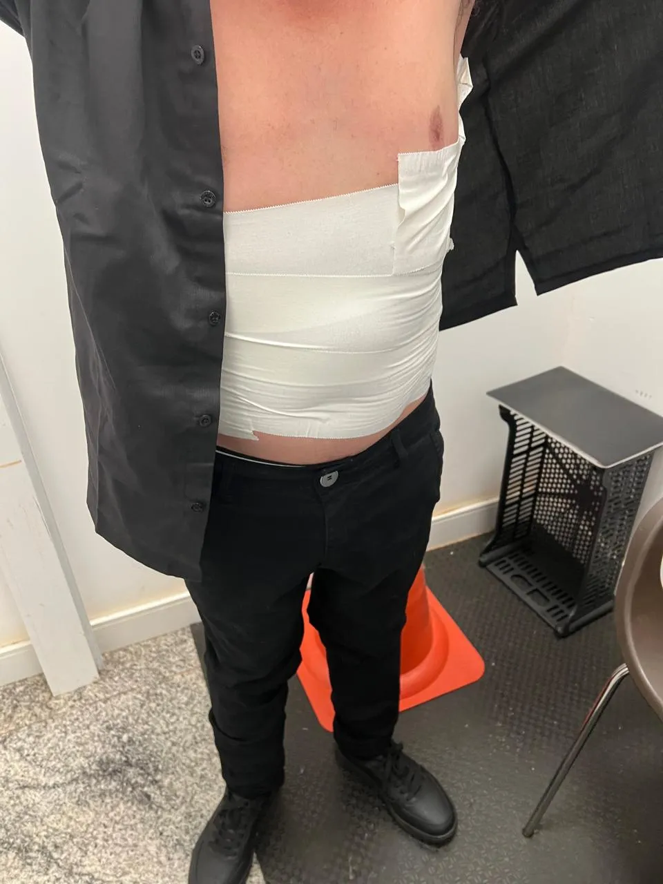 Homem é flagrado no aeroporto de Cascavel com 2,1 quilos de cocaína presos ao corpo