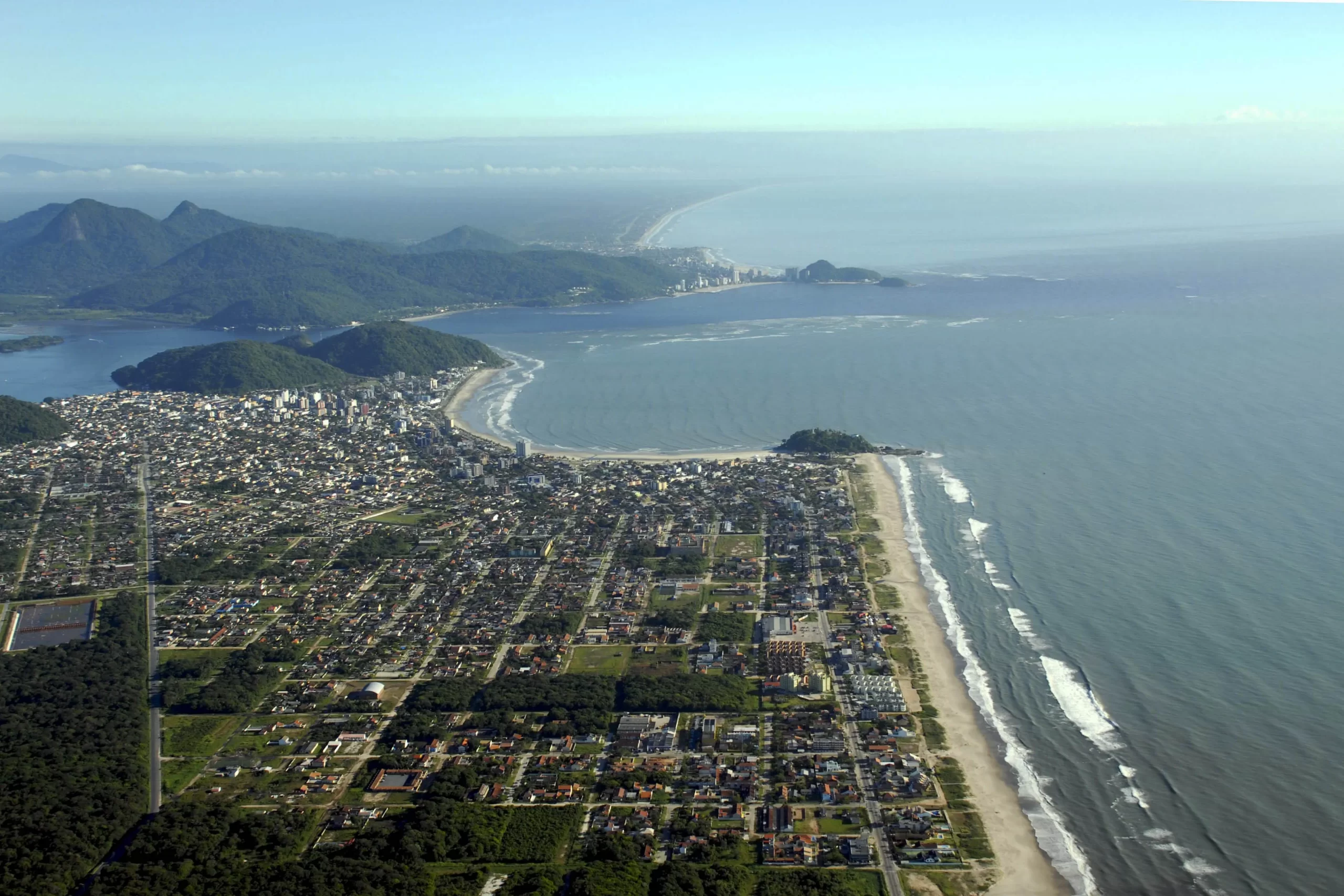 Equipes da Adapar reforçam cuidados para evitar gripe aviária no Litoral