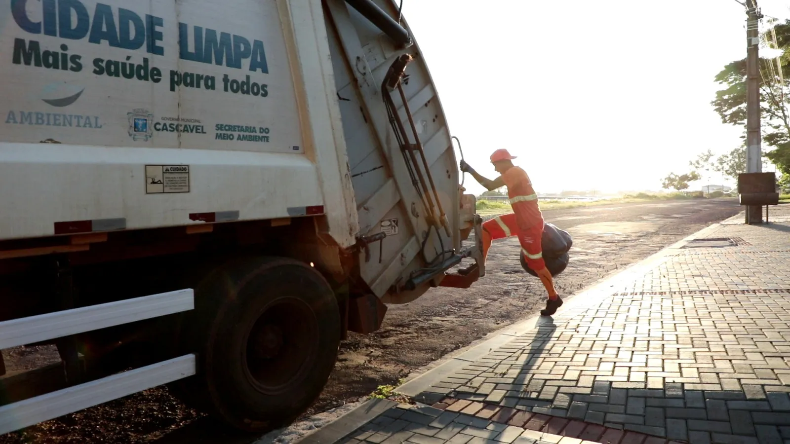 Edital do lixo em Cascavel é anulado e novo contrato emergencial será firmado