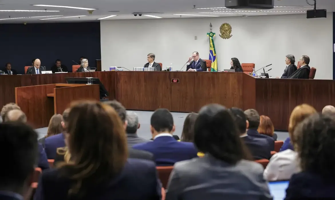 STF encerra primeiro dia do julgamento de Bolsonaro e aliados