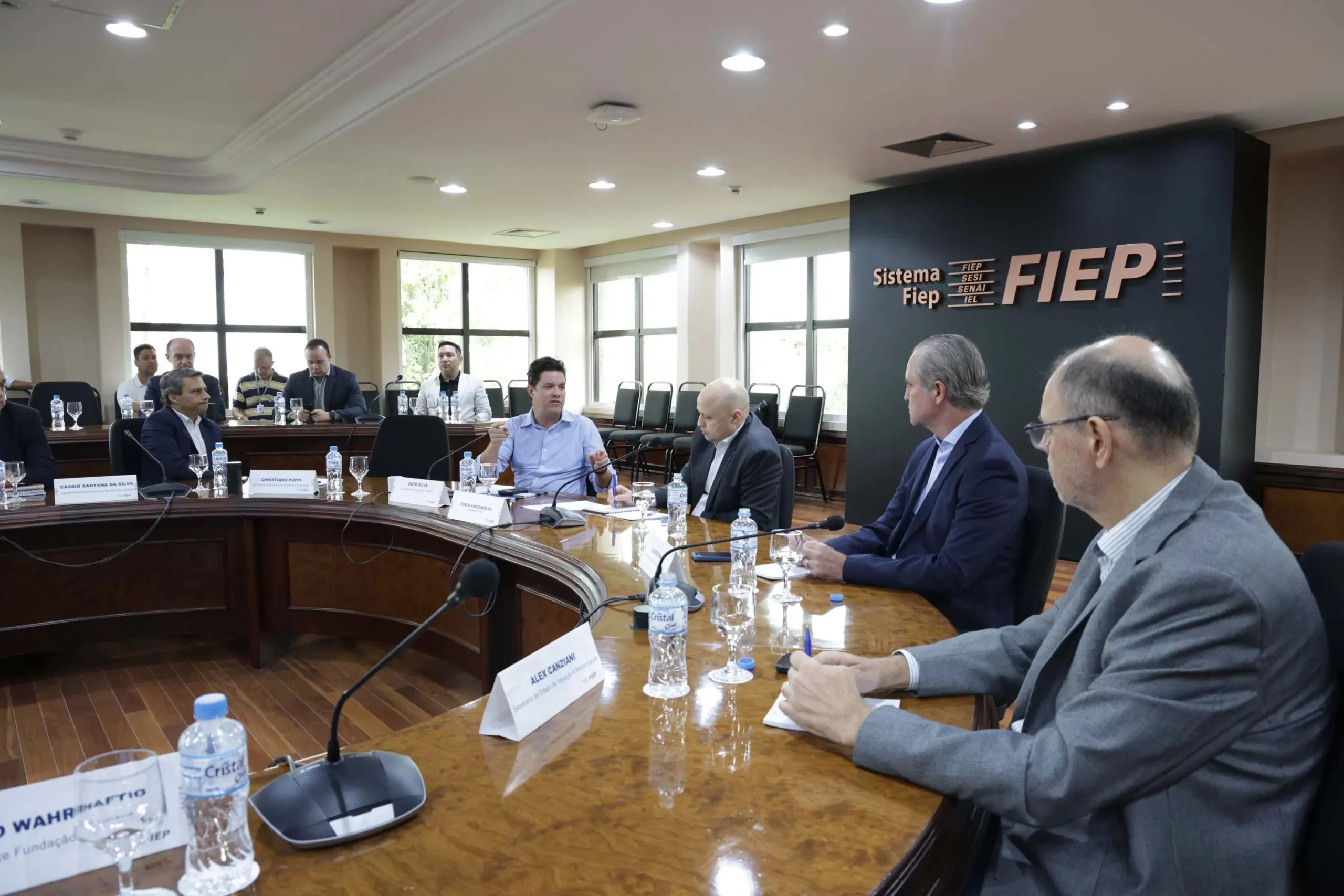 Estado e Fiep preparam plano para impulsionar o setor industrial do Paraná