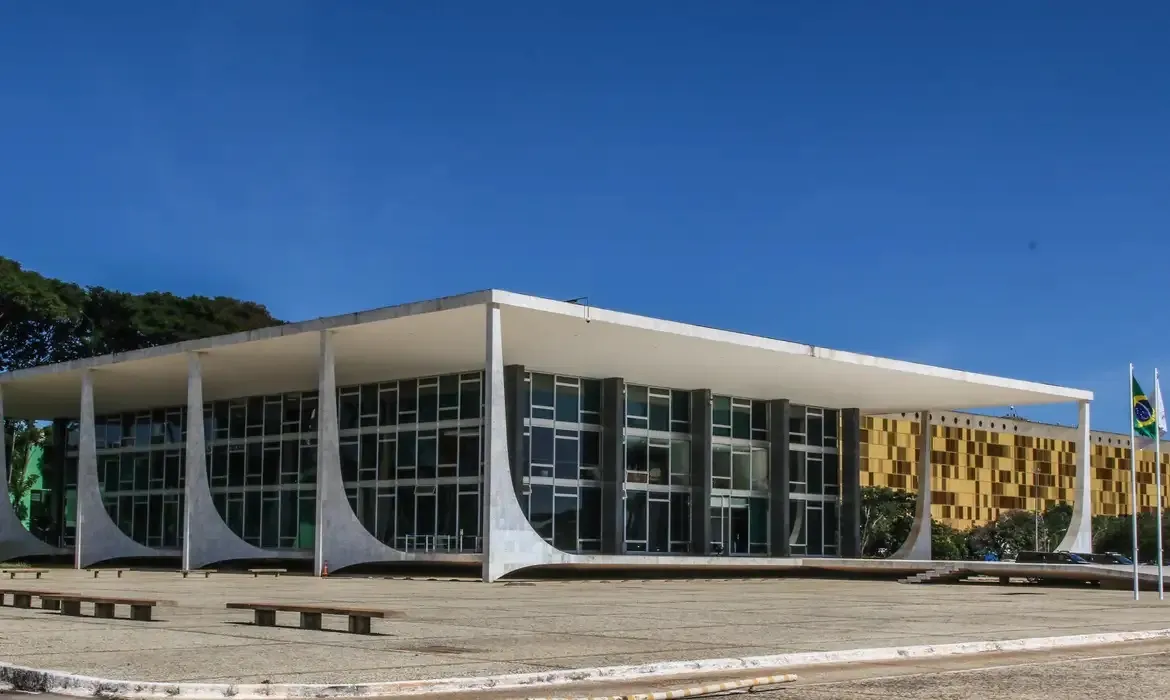 STF tem maioria para negar recurso e tornar Léo Índio réu