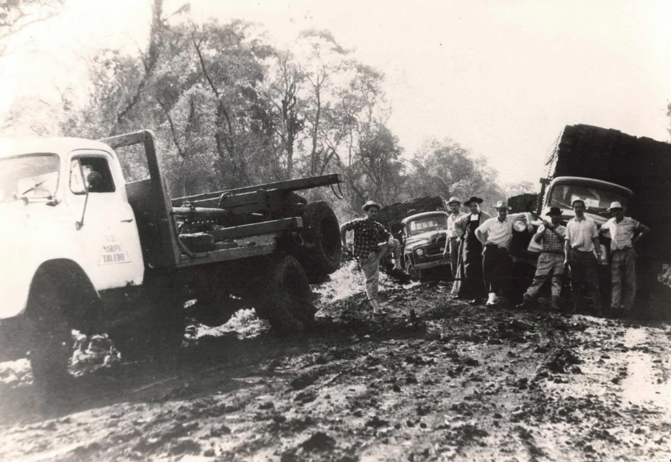 Caminhões atolados em Toledo
