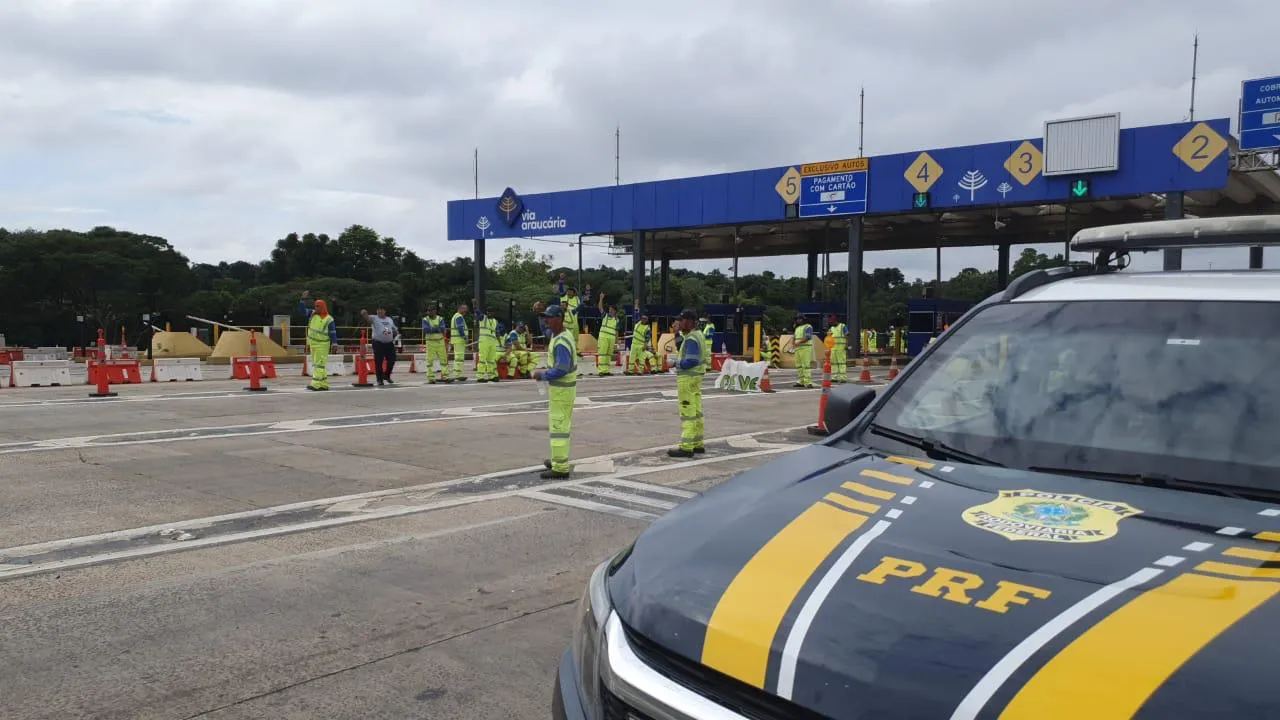PRF acompanha manifestação em Irati e garante fluidez do trânsito na BR-277