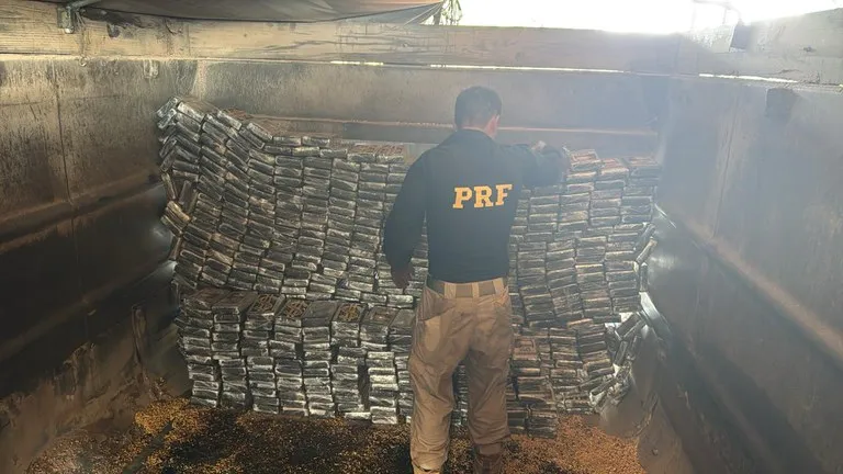 PRF apreende mais de 600 kg de cocaína no Paraná
