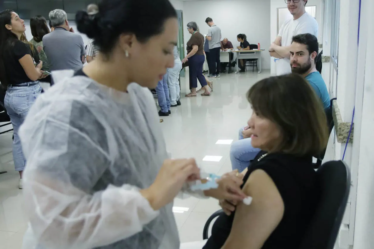 Paraná imunizou 85 mil pessoas contra a gripe antes do início da campanha nacional