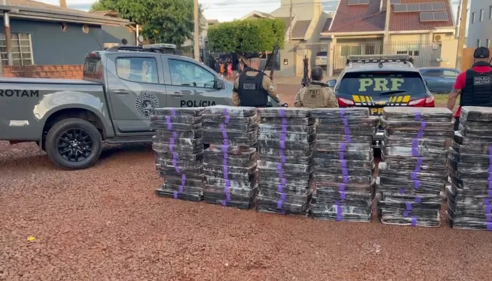 PRF e PM descobrem depósito de maconha em lava car