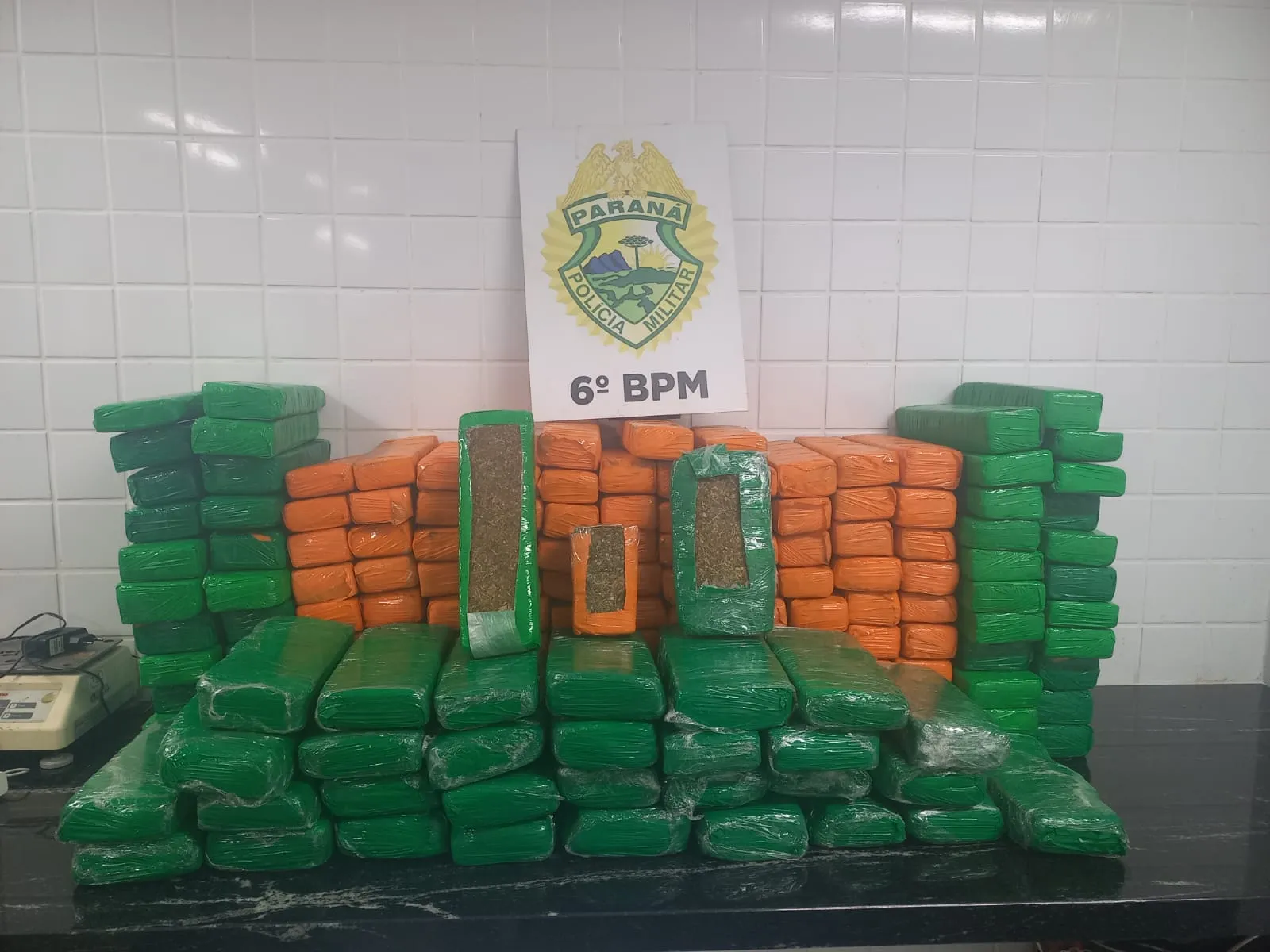 Casal é preso transportando mais de 110 quilos de maconha na BR-277, em Cascavel