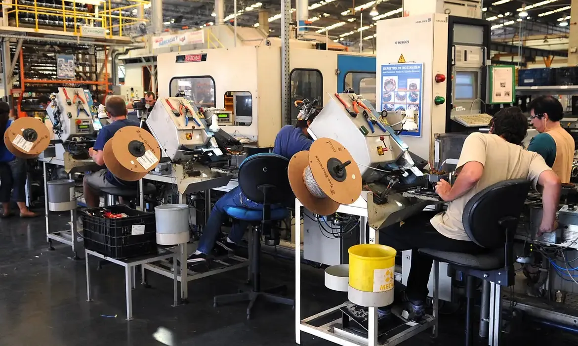 IBGE: indústria recua em sete dos 15 locais pesquisados em fevereiro