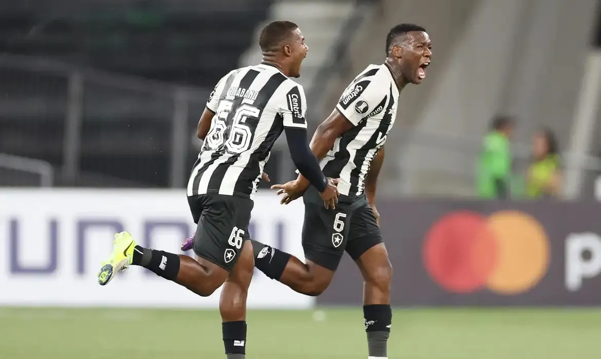 Botafogo vence primeira na Copa Libertadores