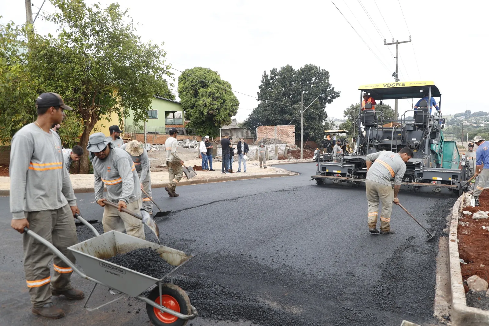 Com serviços de pavimentação e drenagem, obra na Avenida das Torres garante mais infraestrutura