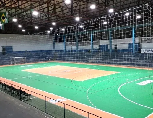 TCE-PR suspende licitação de R$ 187,3 milhões do Fundepar para instalação de piso em escolas