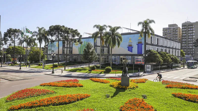 Eduardo Pimentel anuncia antecipação da primeira parcela do 13º salário