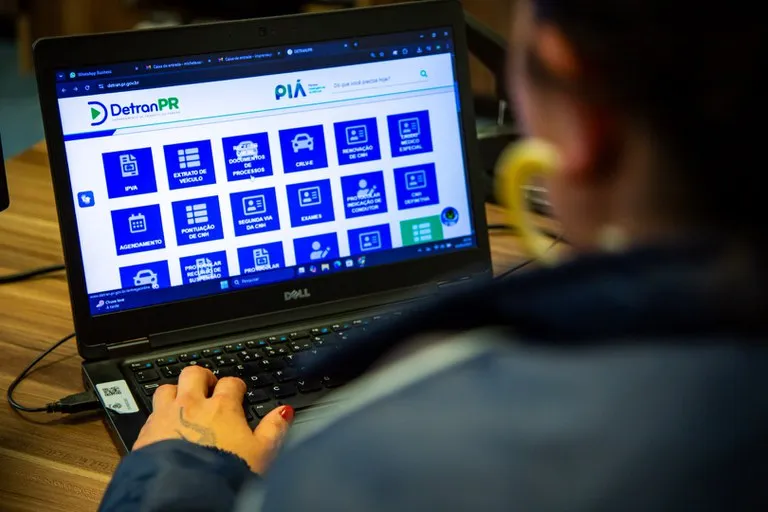 PRF alerta para golpes em pagamentos de taxas veiculares com sites clonados e mensagens falsas