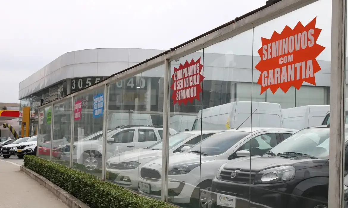 Vendas de veículos financiados têm queda em março, diz B3