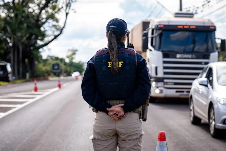 PRF inicia Operação Semana Santa 2025 nas rodovias federais do Paraná
