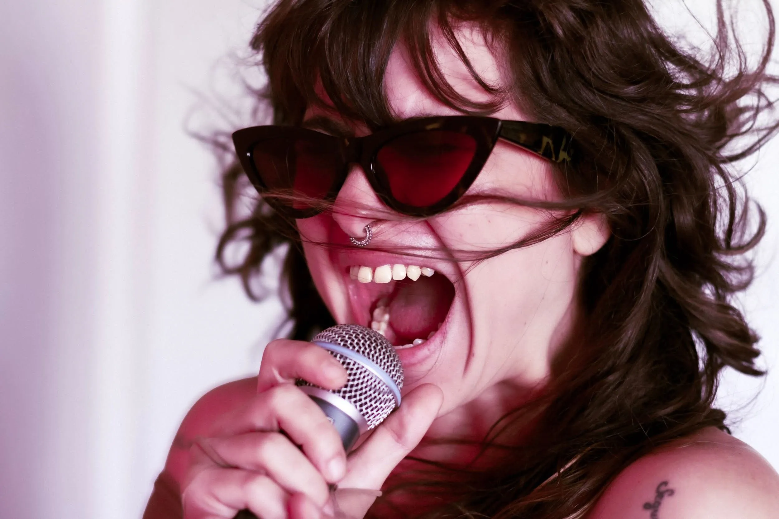 Uyara Torrente lança show teatral com músicas inéditas no Teatro Guaíra