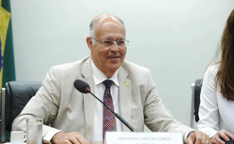 Projeto permite que trabalhador opte por receber mensalmente depósitos do FGTS