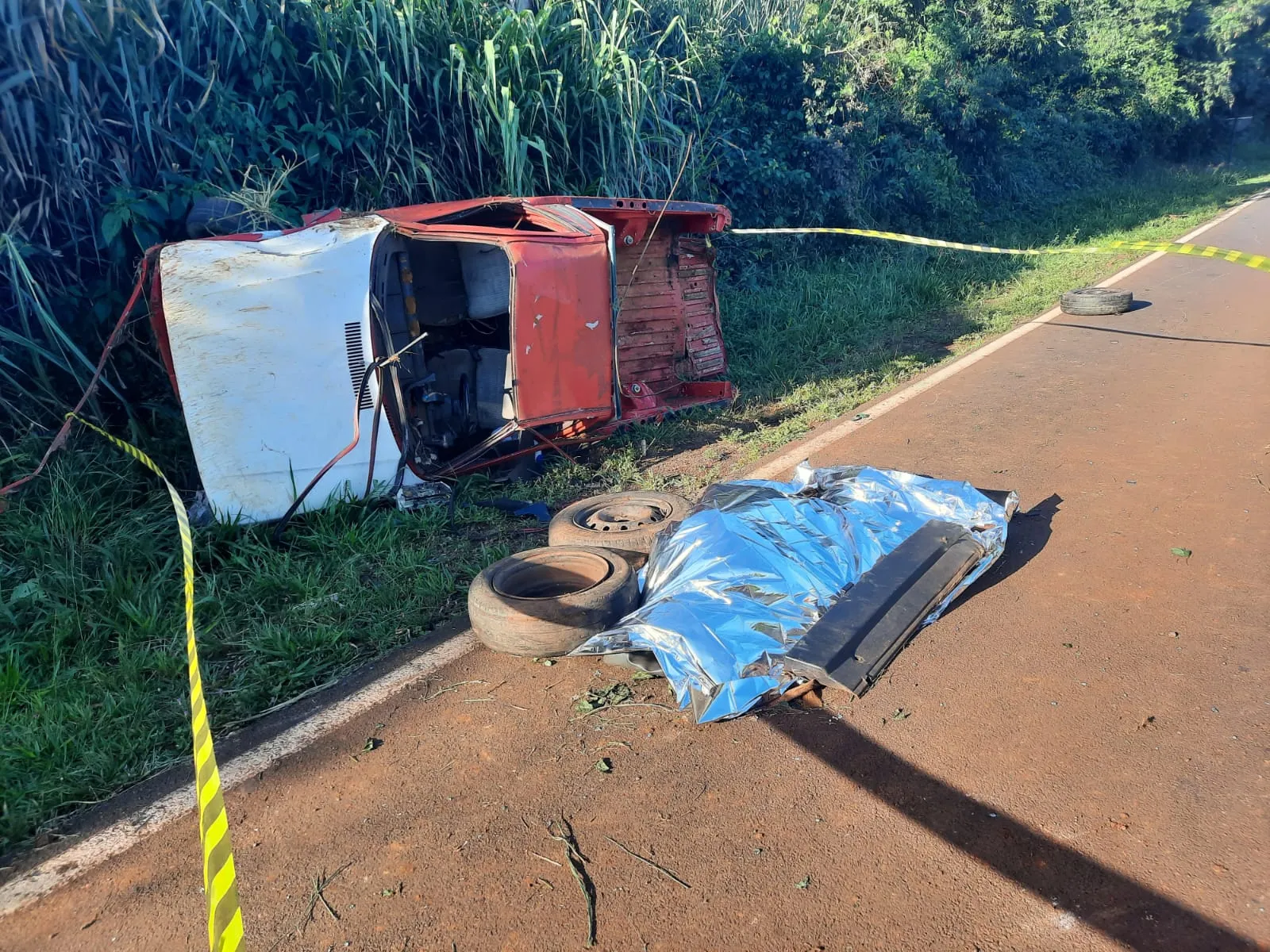 Motorista morre ao bater carro contra barranco na PR-473