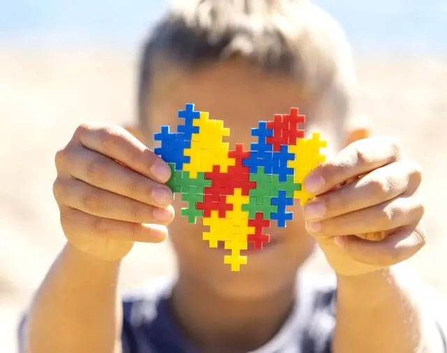 Servidor público pode ter jornada de trabalho reduzida para cuidar de filho autista