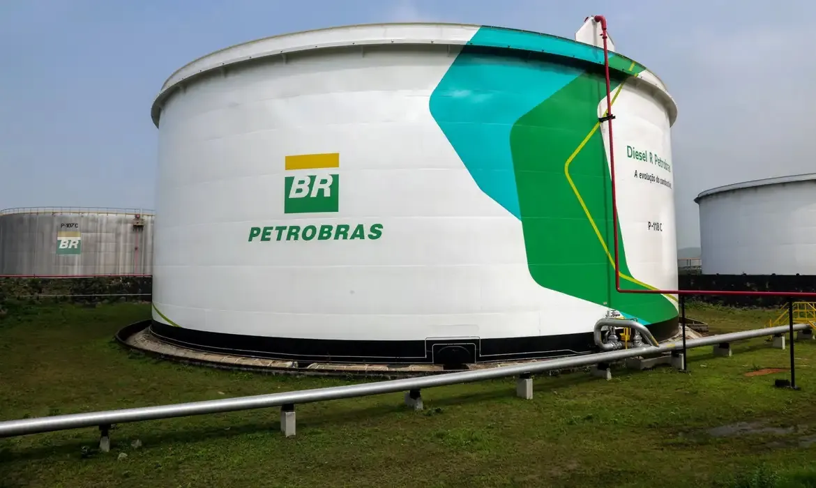 Petrobras anuncia nova redução no preço do diesel em R$ 0,12 por litro