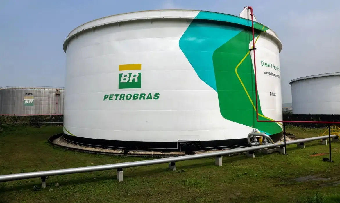 Petrobras anuncia nova redução no valor do Diesel, que cai 12 centavos