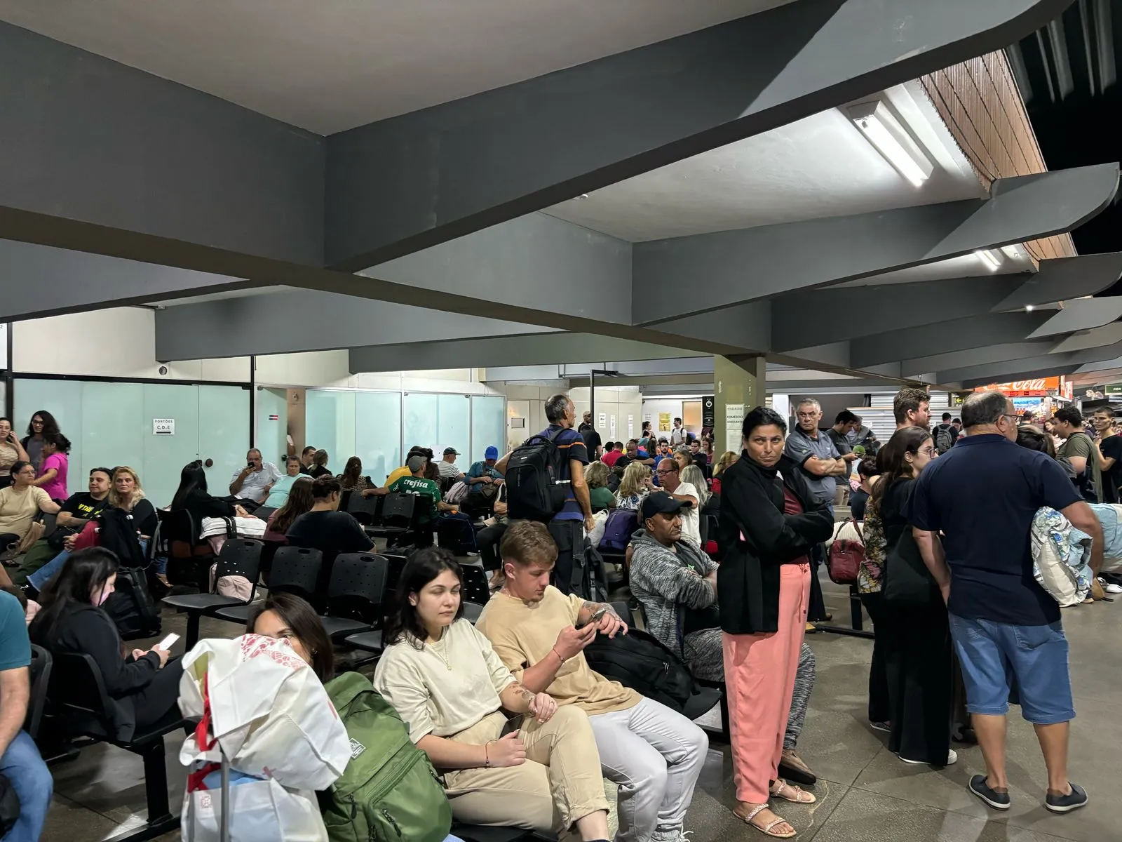 Feriado prolongado: Noite movimentada na rodoviária de Cascavel