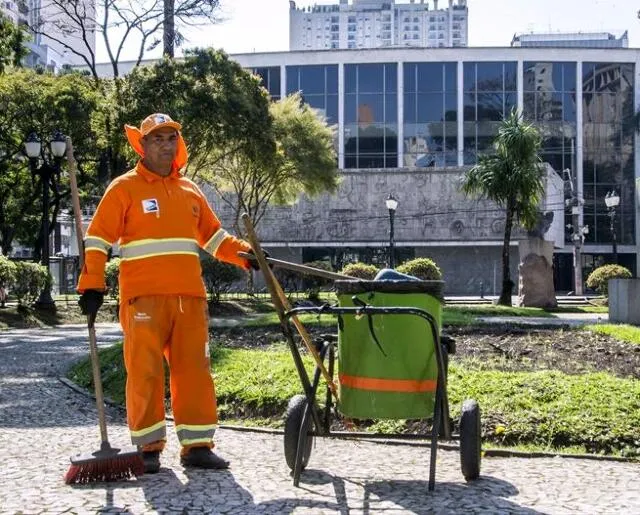 Curitiba tem que manter contrato com 1ª colocada em licitação para limpeza urbana, decide TCE-PR