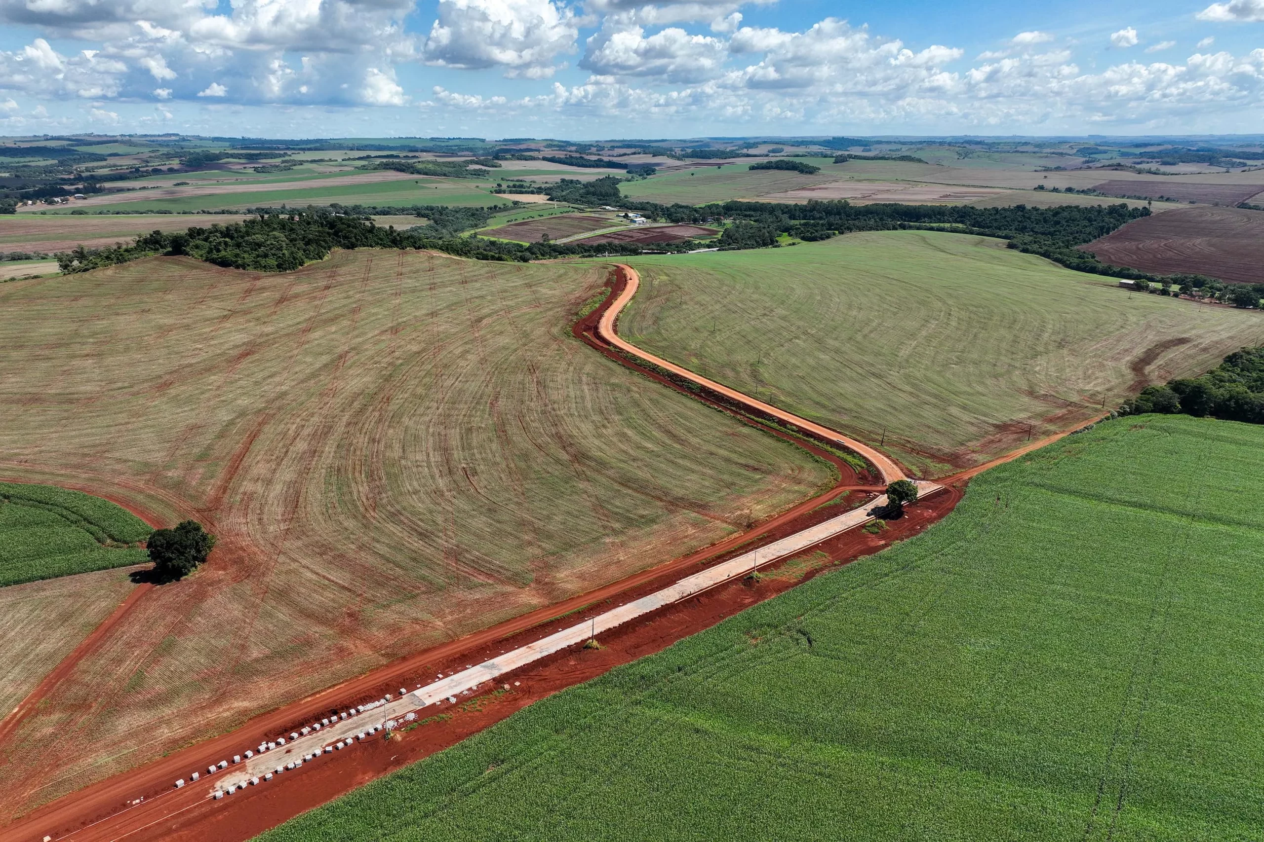 R$ 1,5 bilhão em 1,6 mil km: pavimentação transforma áreas rurais do Paraná