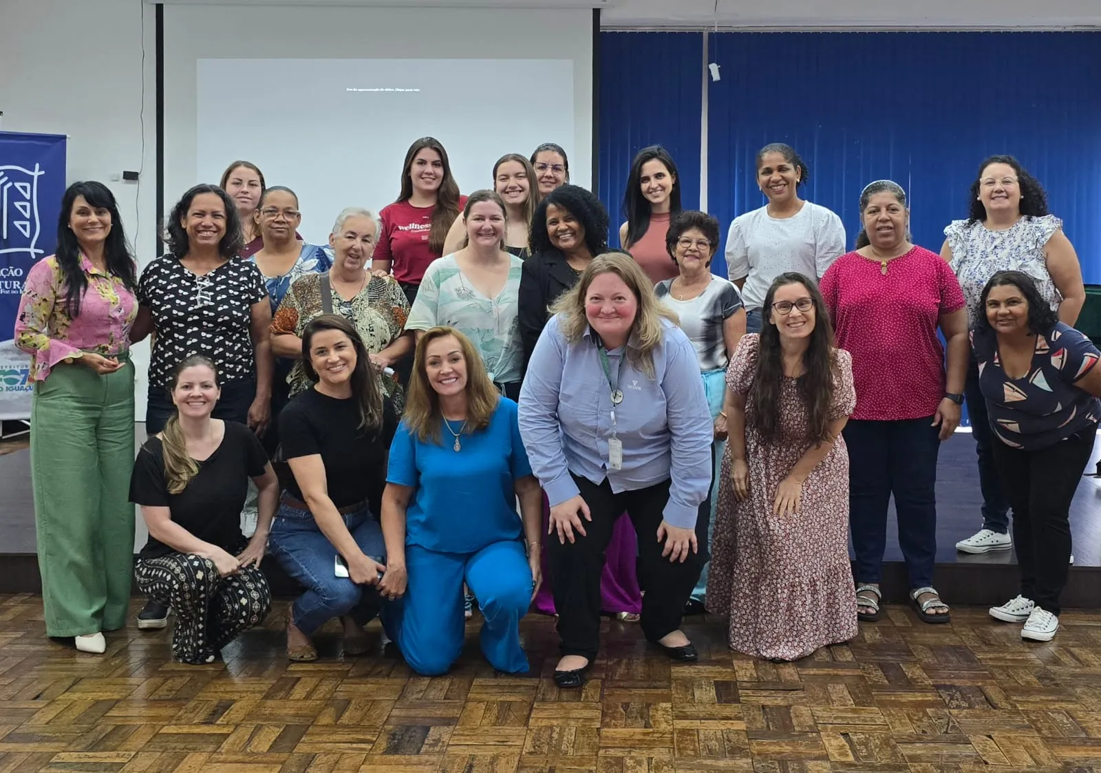 Prefeitura e Cooperativa levam educação financeira e empreendedora para mulheres de Foz