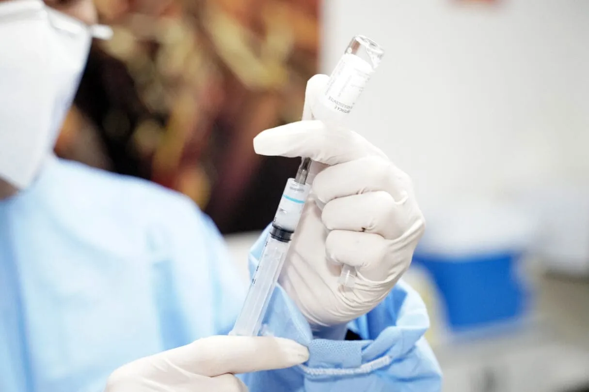 Alta de covid-19 faz cidade do Amazonas retomar uso de máscara