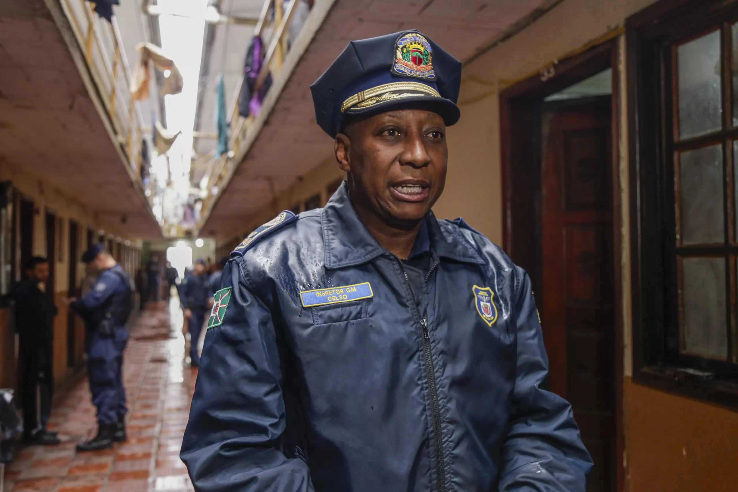 Em operação integrada, Prefeitura interdita dois pensionatos no Centro de Curitiba