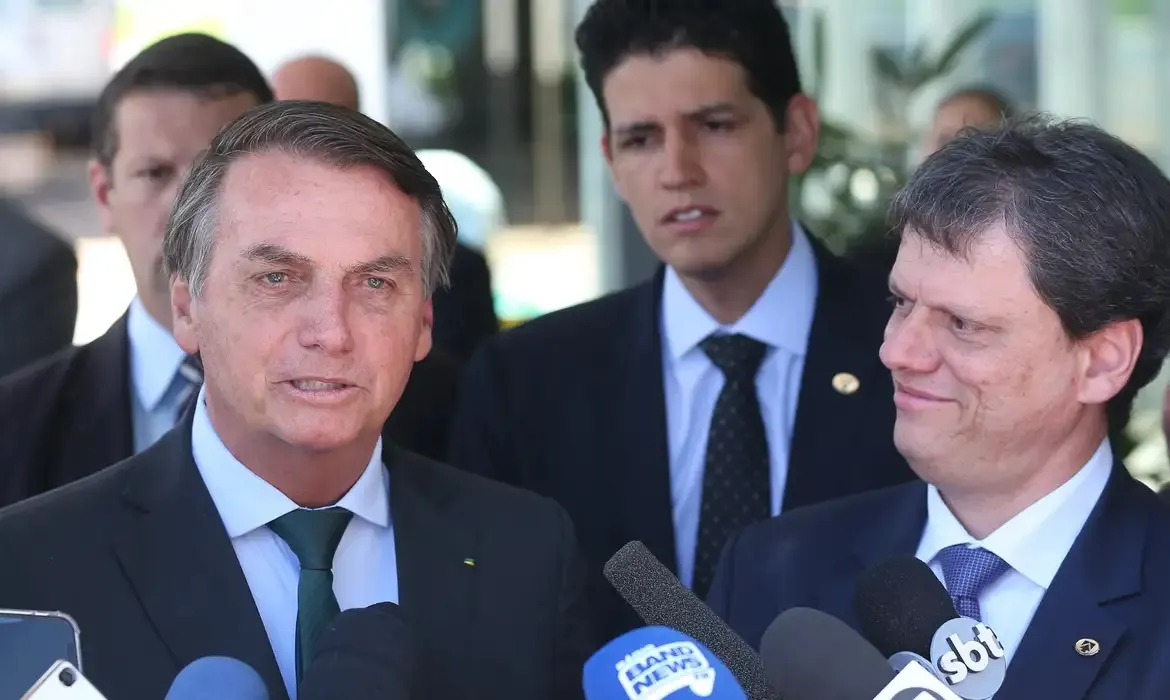 Bolsonaro indica Tarcísio e mais 14 testemunhas em processo no STF