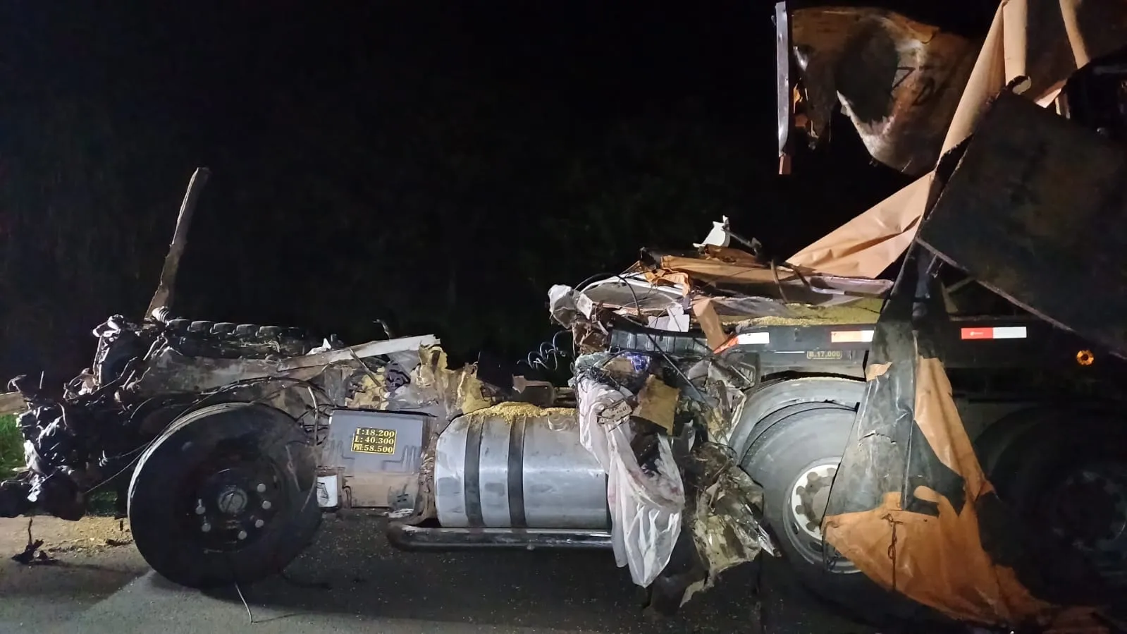 Grave engavetamento na BR-376 deixa um morto e dois feridos