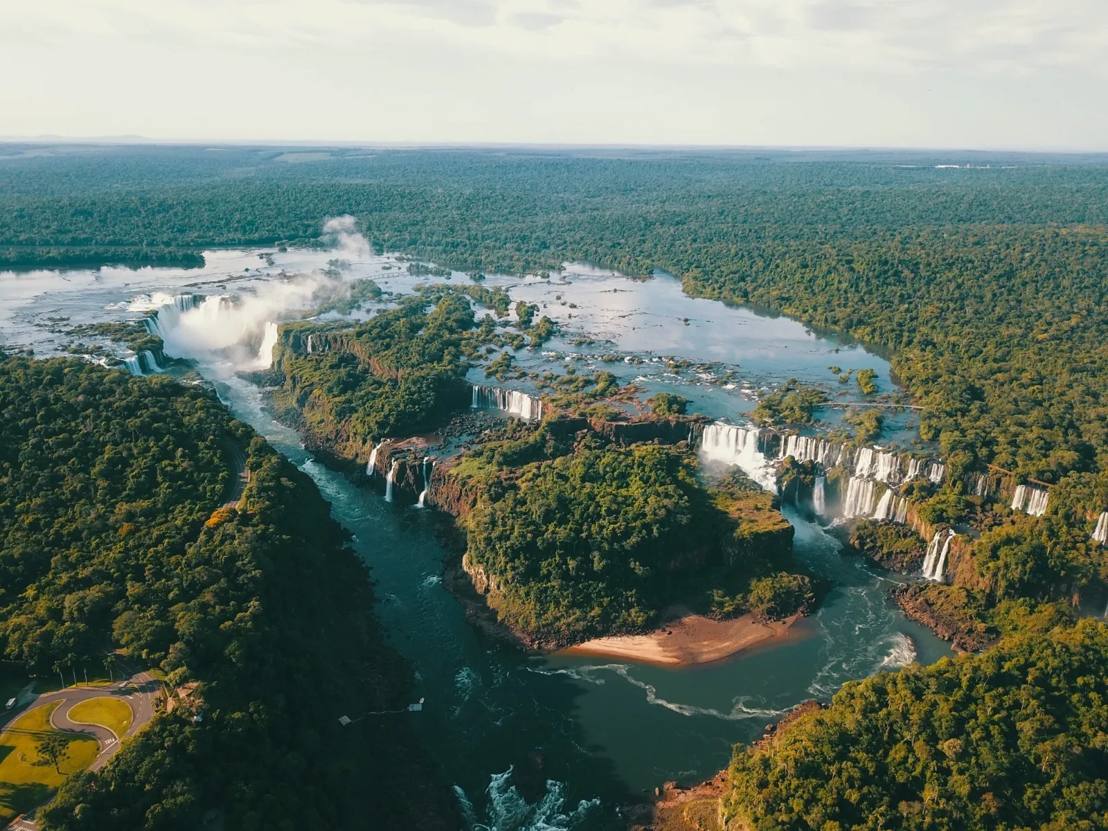 Cataratas do Iguaçu é indicada ao “Oscar do Turismo” 2025