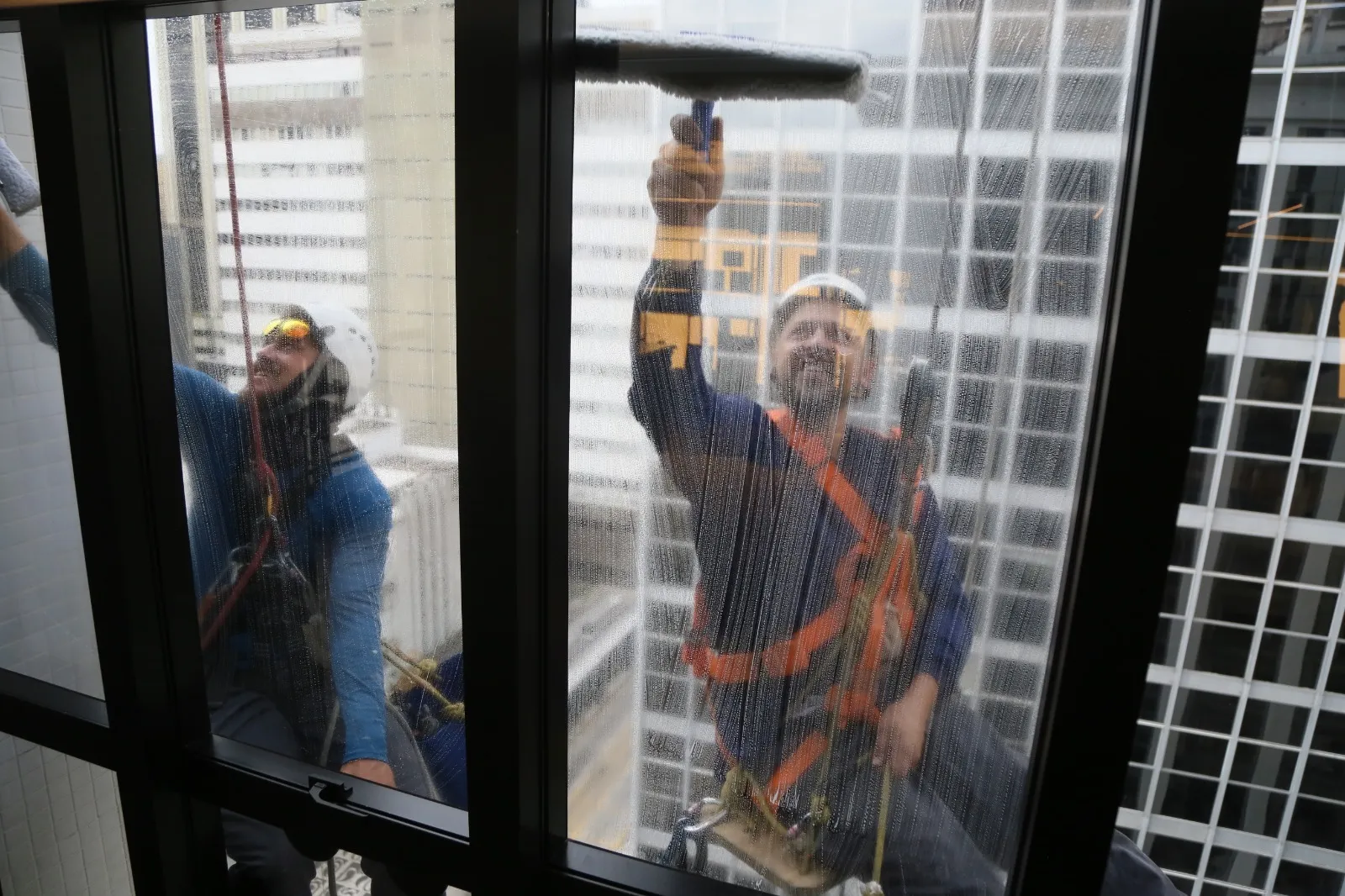 Quase 60% dos acidentes de trabalho envolvem homens jovens, mostram estatísticas da Saúde de Curitiba