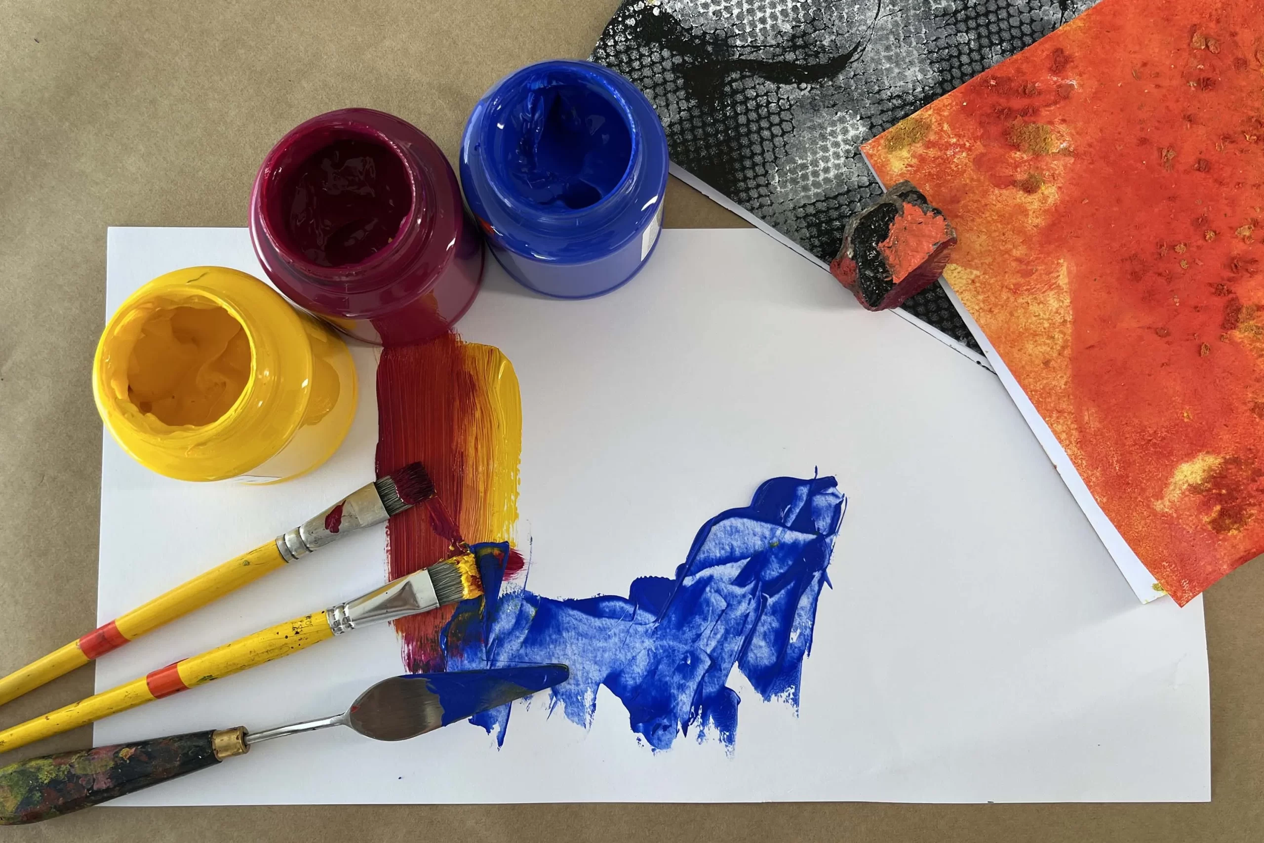 MON promove oficina de pintura com o artista Ronald Simon