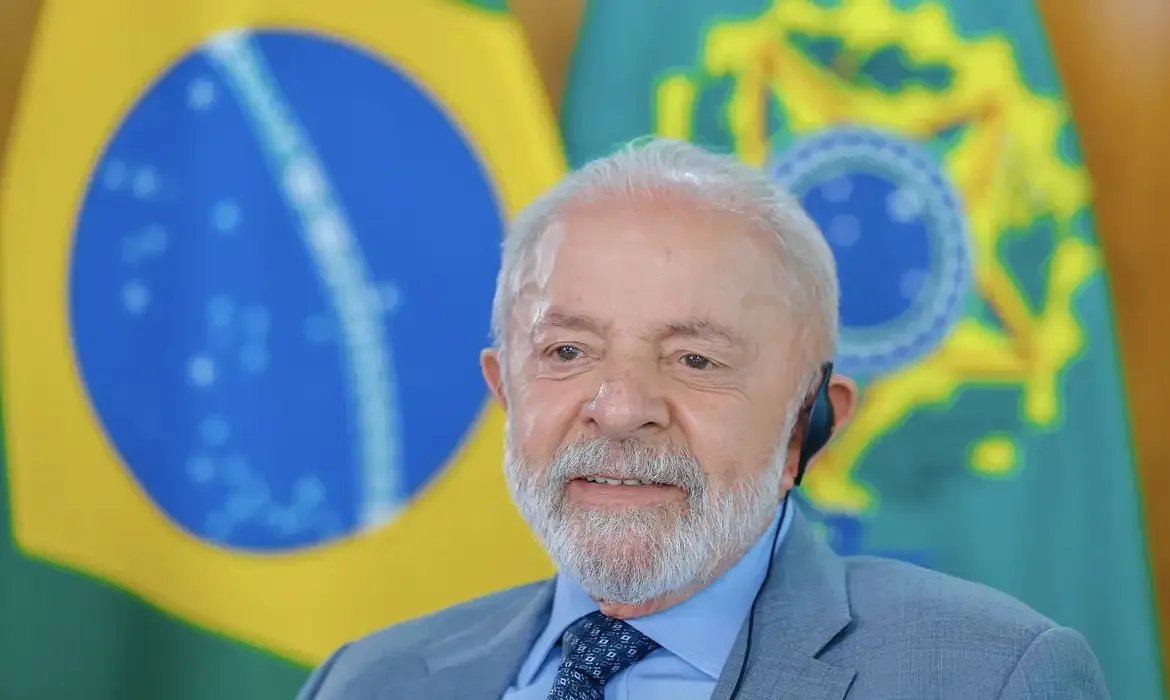 Lula cumprimenta novo papa e pede continuidade do legado de Francisco