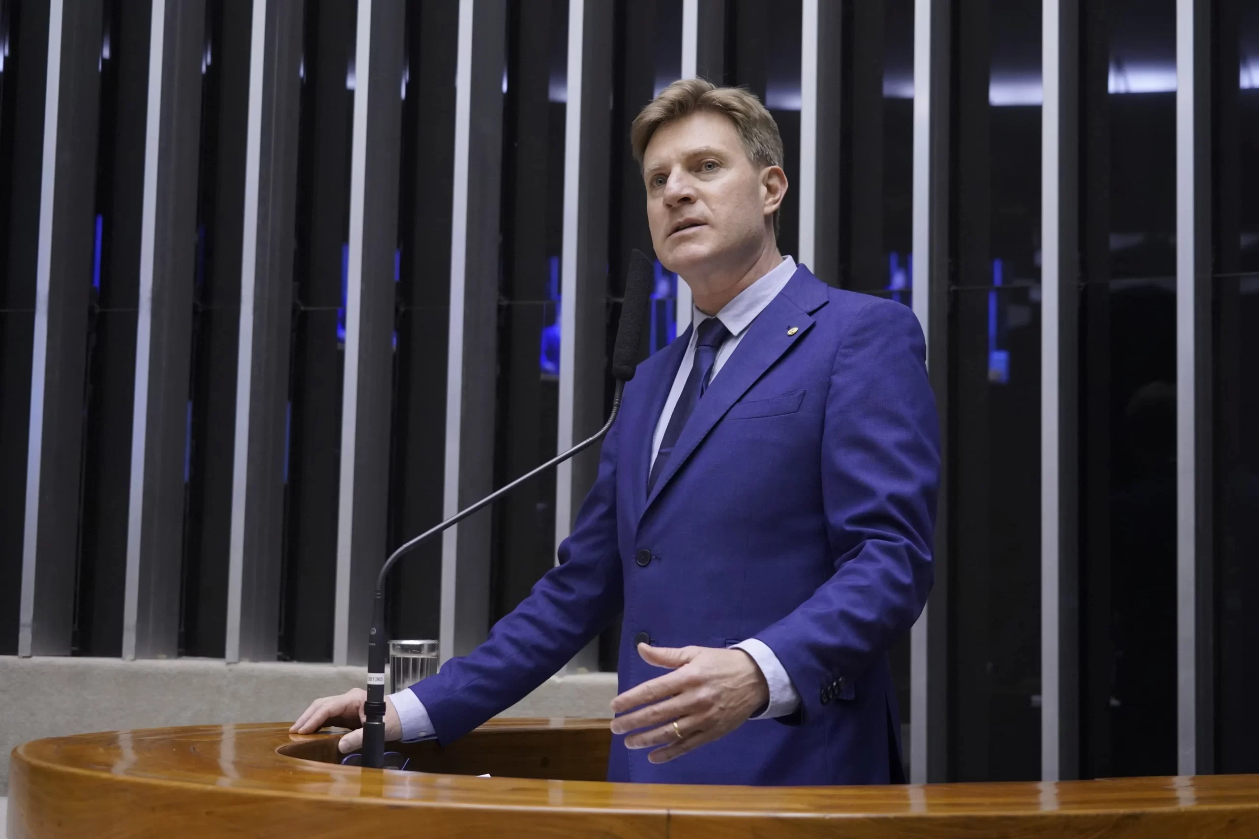 Câmara pauta aumento de número de deputados; Padovani se posiciona contra