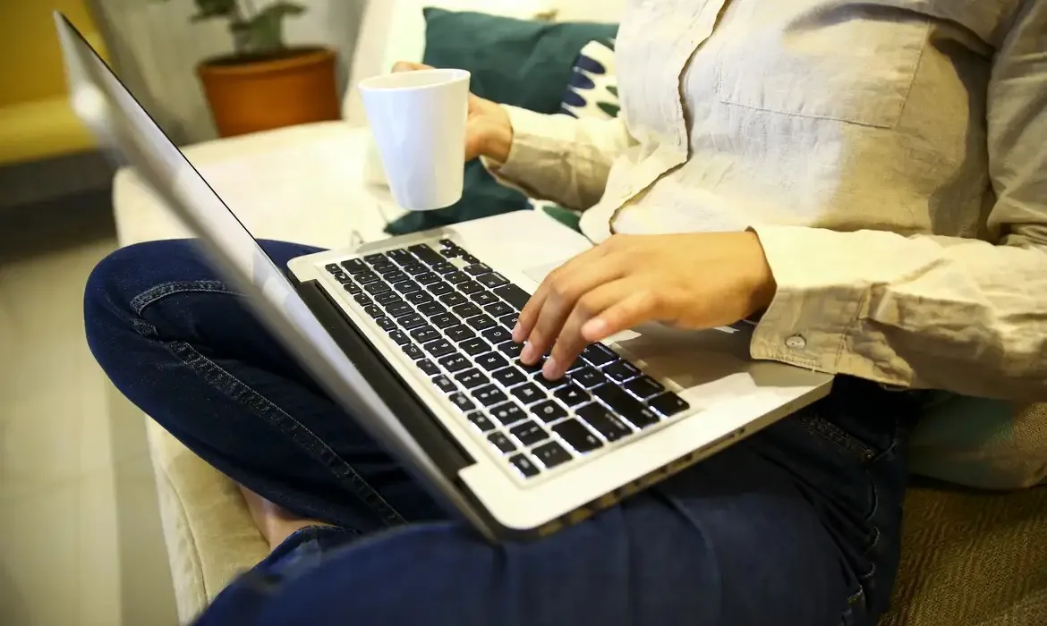 “Sessão de terapia” no ChatGPT oferece riscos e preocupa especialistas